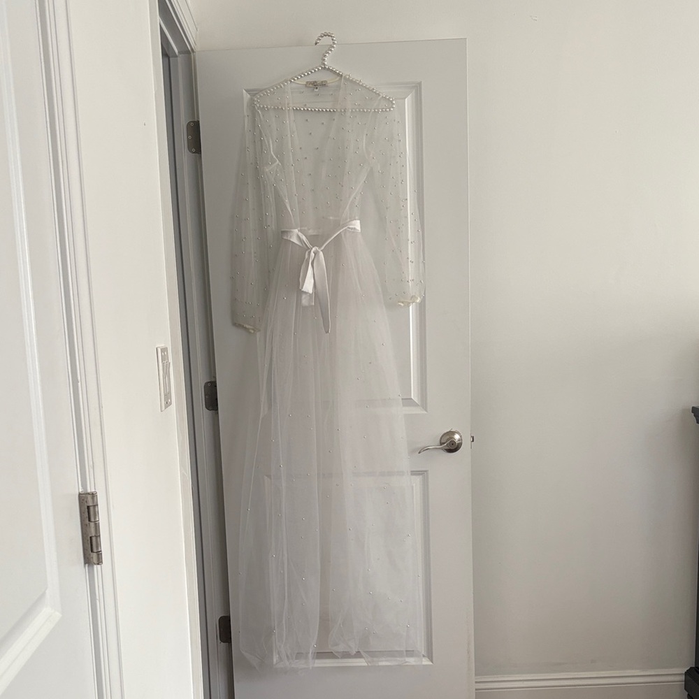 Elegant White Sheer Robe with Pearl Accents - Picture 2 of 3